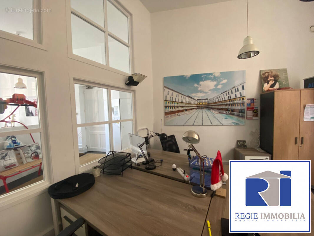 Bureau rez-de-chaussée - 16m2 - Commerce à GRENOBLE