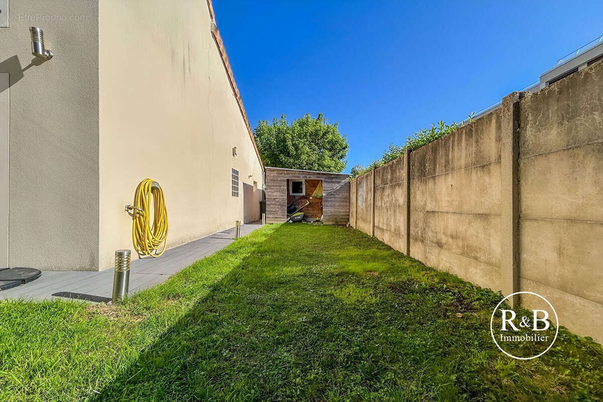 Maison à LES CLAYES-SOUS-BOIS