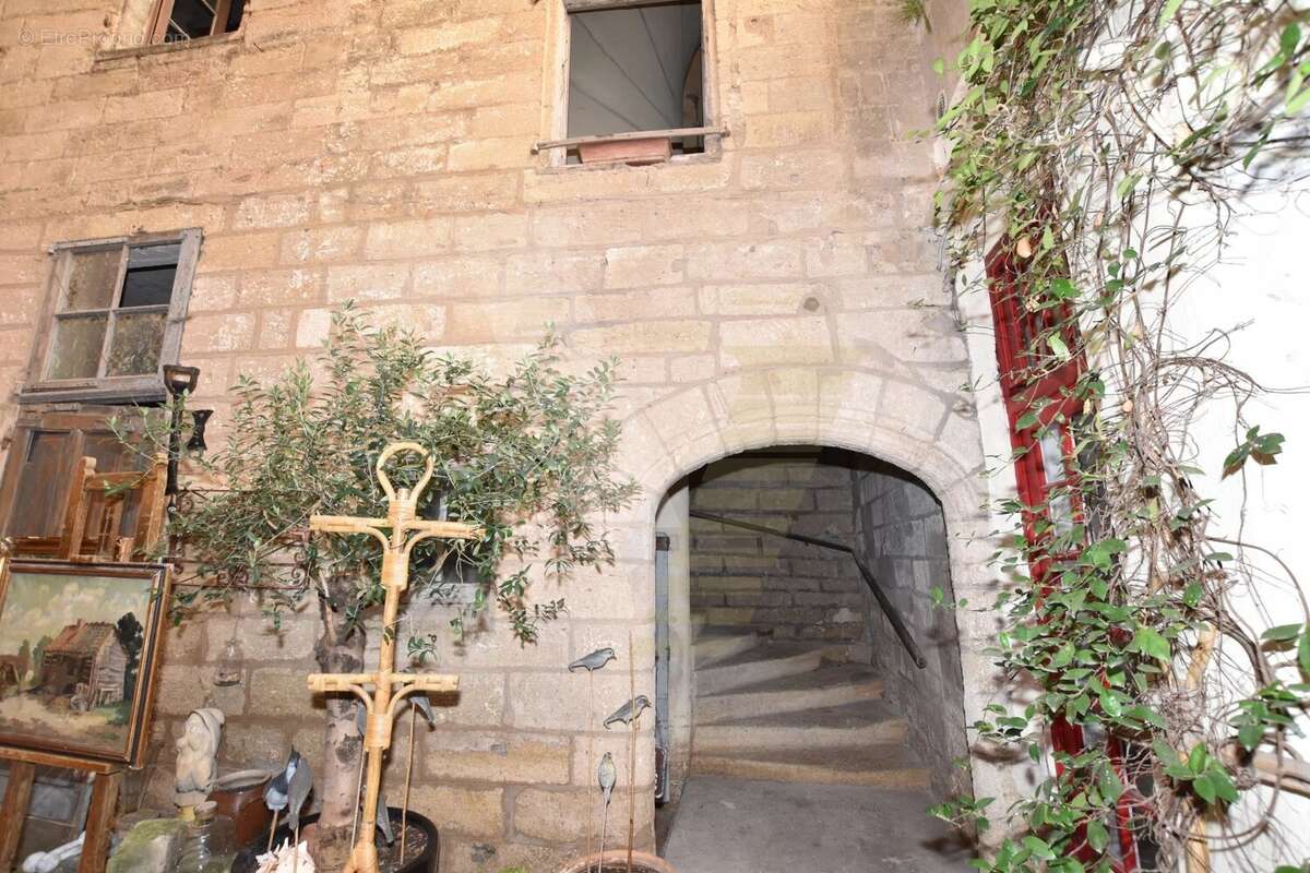 Plateau à rénover avec fort potentiel dans immeuble de caractère - photo 4