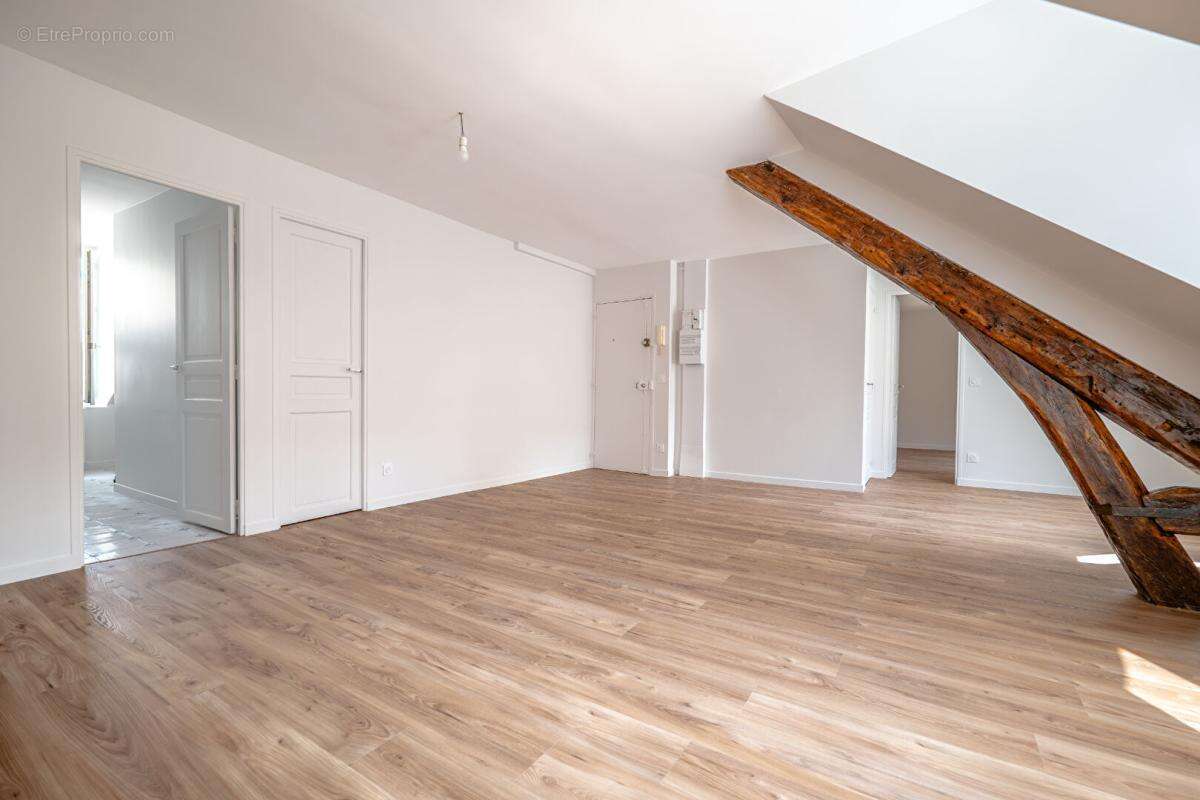 Appartement à PARIS-8E