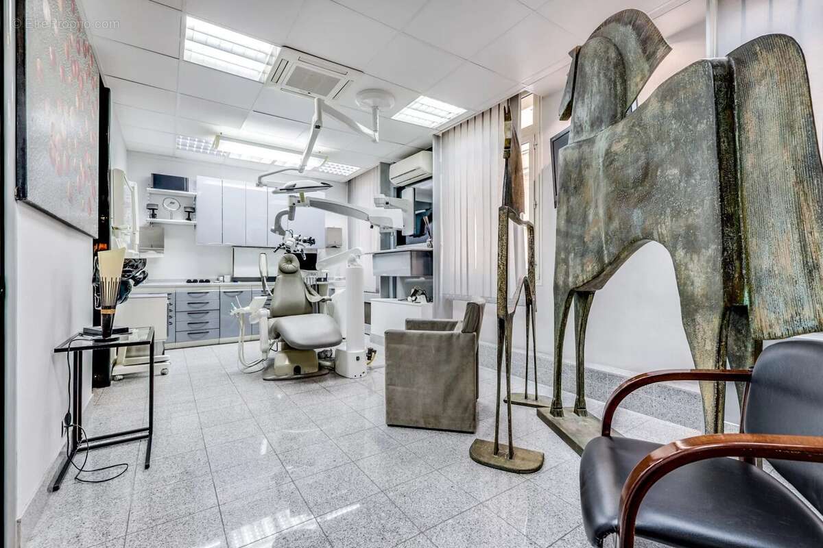 Commerce à PARIS-16E