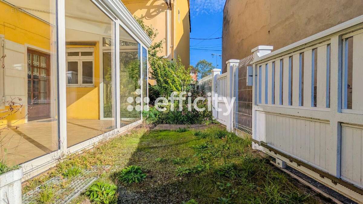 Maison à PONT-DE-VAUX