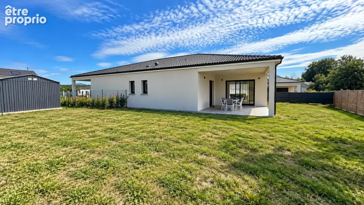 Saint-Pierre-le-Chastel   Belle maison contemporaine de plain-pied de 126 m2 - 4 chambres - photo 2