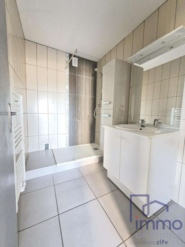 salle d eau rénovée - Appartement à VILLARS