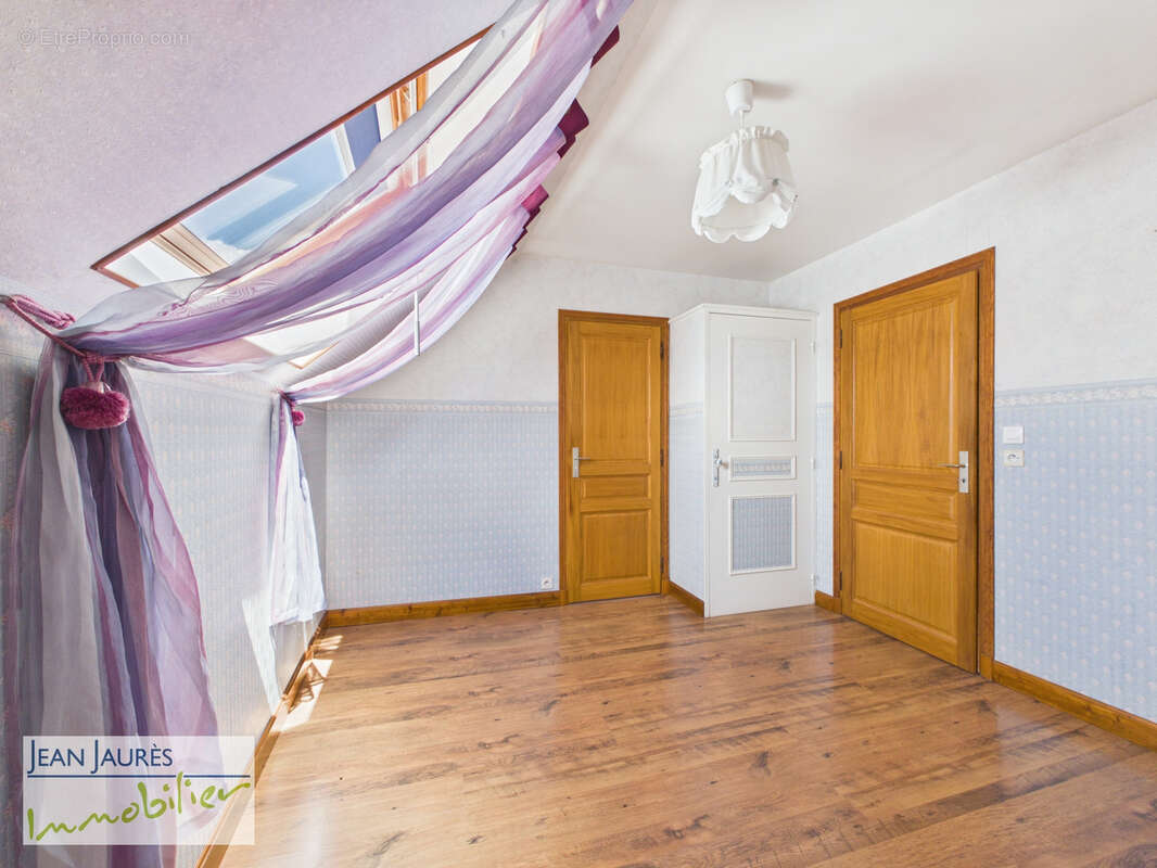 Longère 4 chambres avec dépendances et grange - photo 14