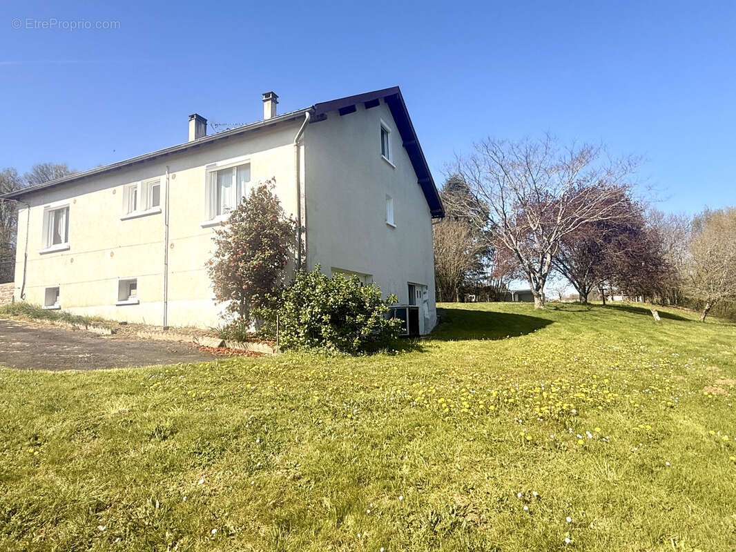 Maison à SAVIGNAC-LEDRIER
