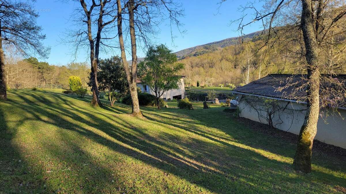 Maison à MONTBRUN-BOCAGE