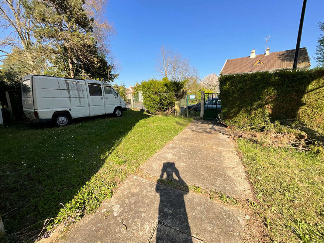 Maison à MAURECOURT