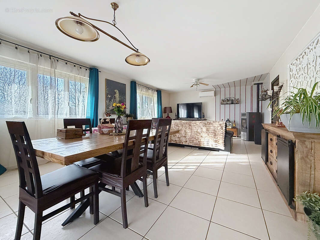 Maison à SAINT-CYR-LA-ROCHE