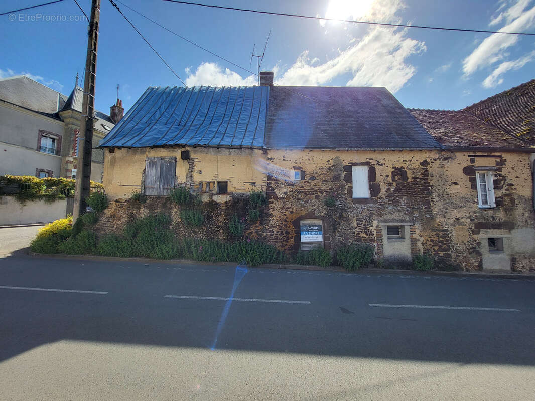Maison à SARGE-SUR-BRAYE