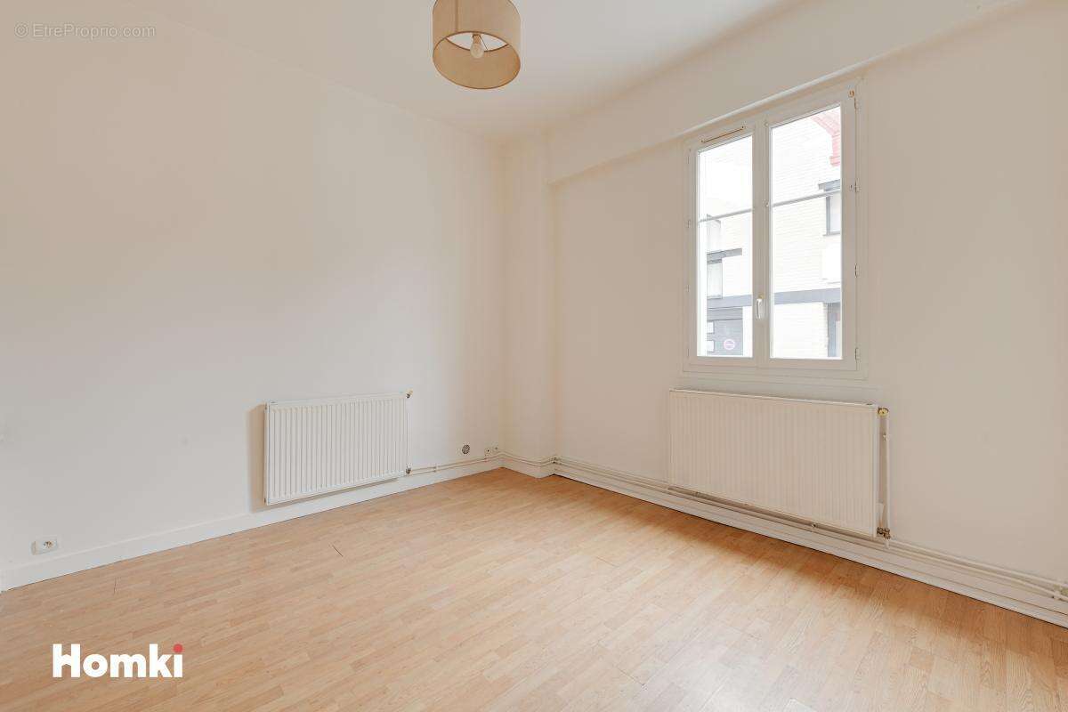 Appartement à LES LILAS