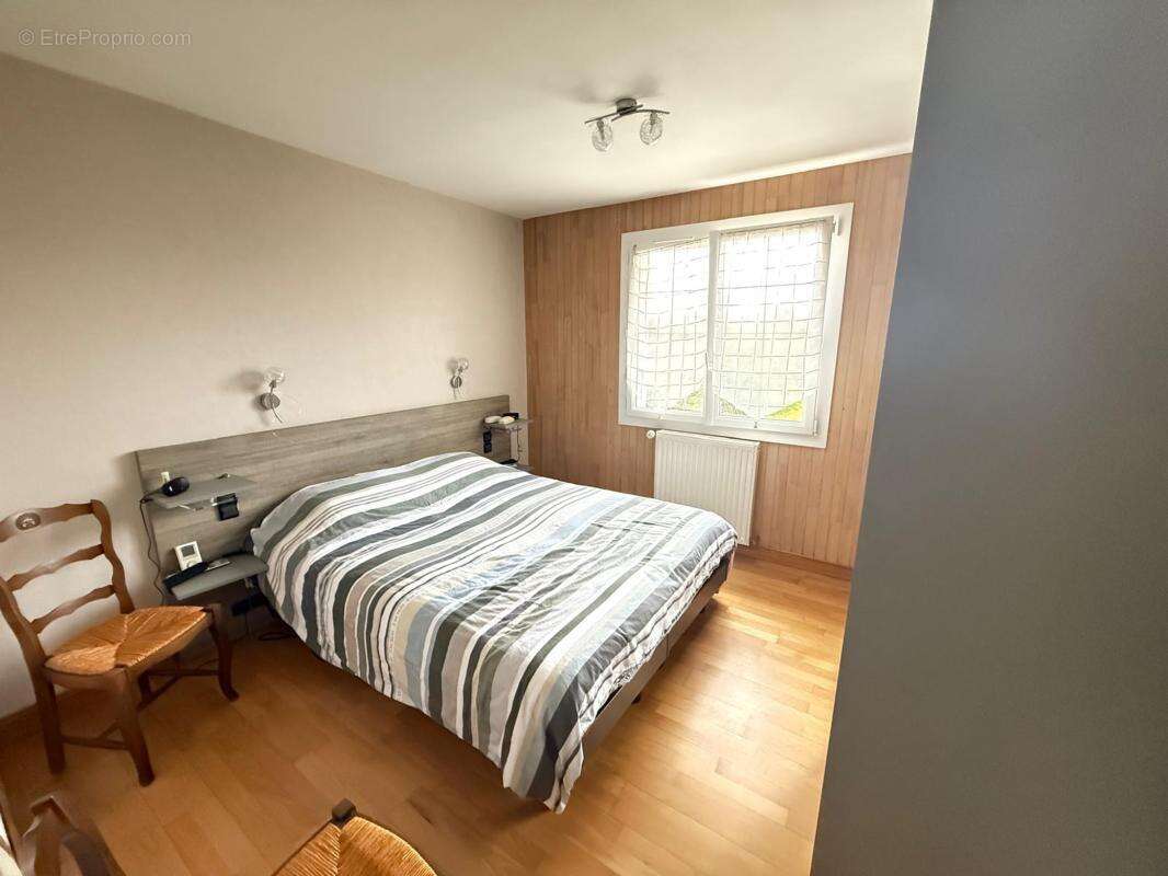 Maison à LES LANDES-GENUSSON