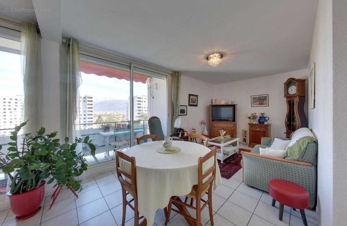 Appartement à SEYSSINET-PARISET