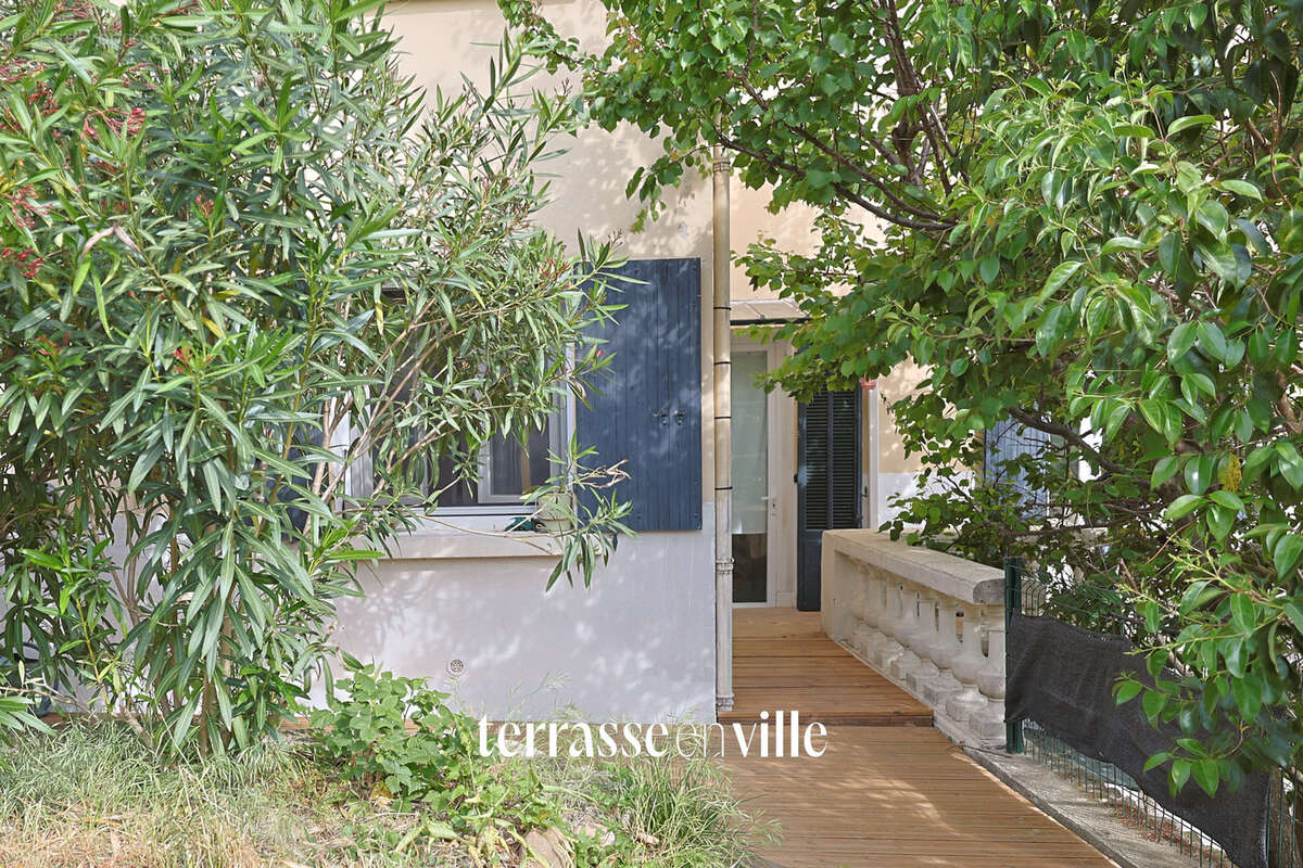 Appartement à LE REVEST-LES-EAUX