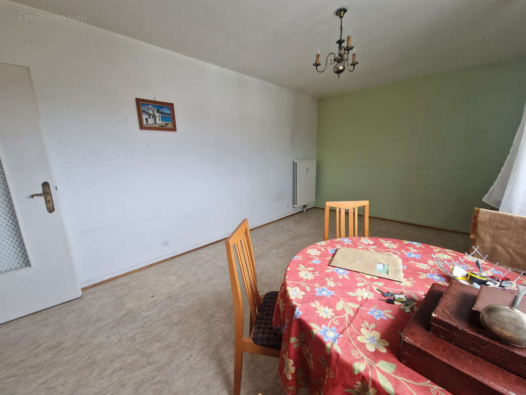 À vendre   F2 de 45 m2 avec loggia   Fort potentiel locatif   Saint-Louis - photo 2