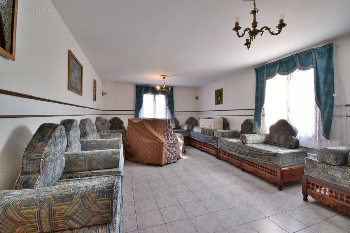 VILLA de plain-pied de 143 m² avec piscine sur 1 378 m² de terrain clos - photo 8