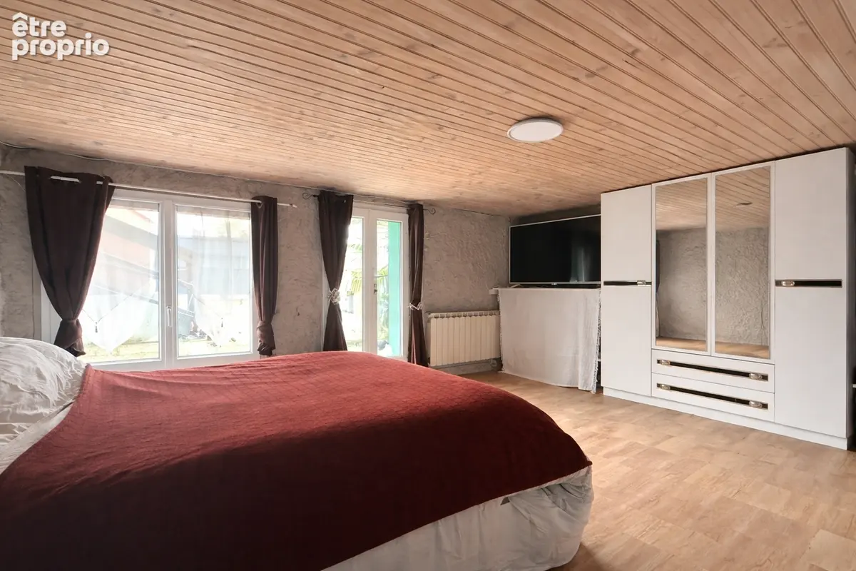 Maison familiale avec véranda, piscine et dépendances / Saint-Yorre - photo 7