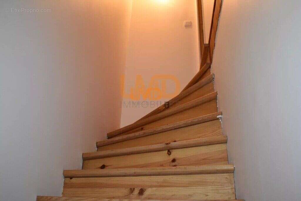 Maison à LIVINHAC-LE-HAUT