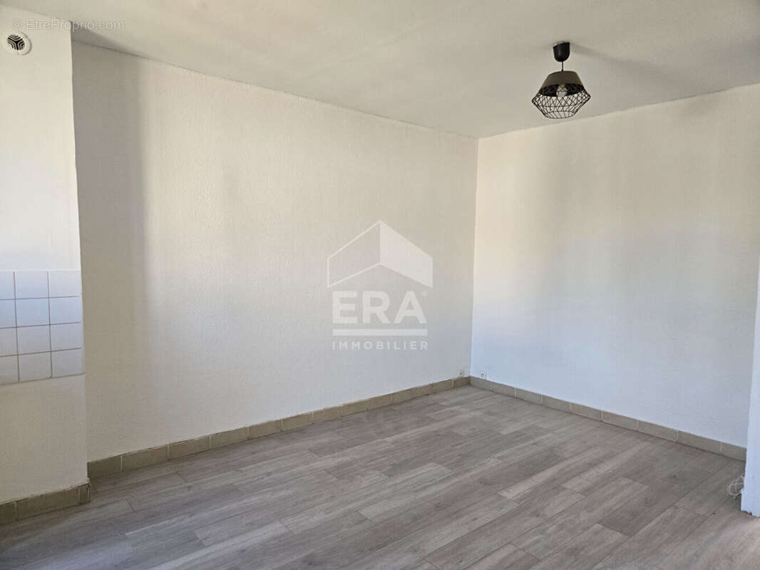 Appartement à NIVOLAS-VERMELLE
