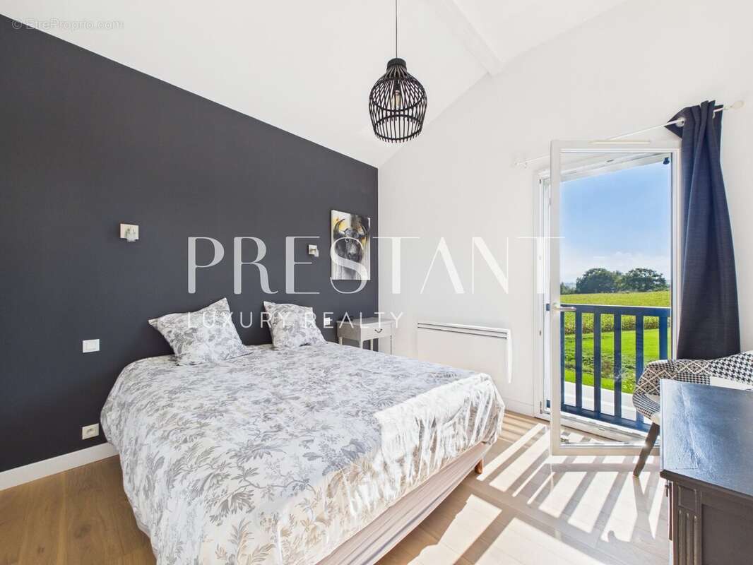 Bidart  Maison contemporaine avec piscine et vue montagne - photo 12