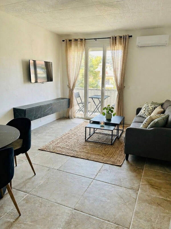 Appartement à VALLAURIS