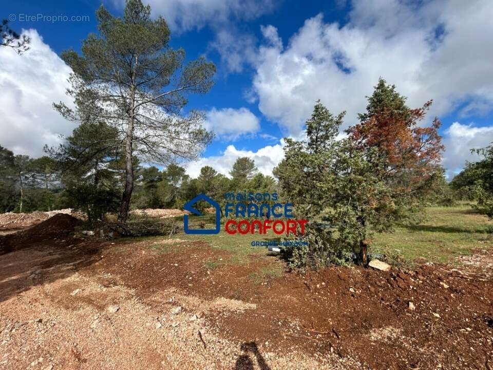 Terrain 1000 m² à Fox-Amphoux  - photo 2