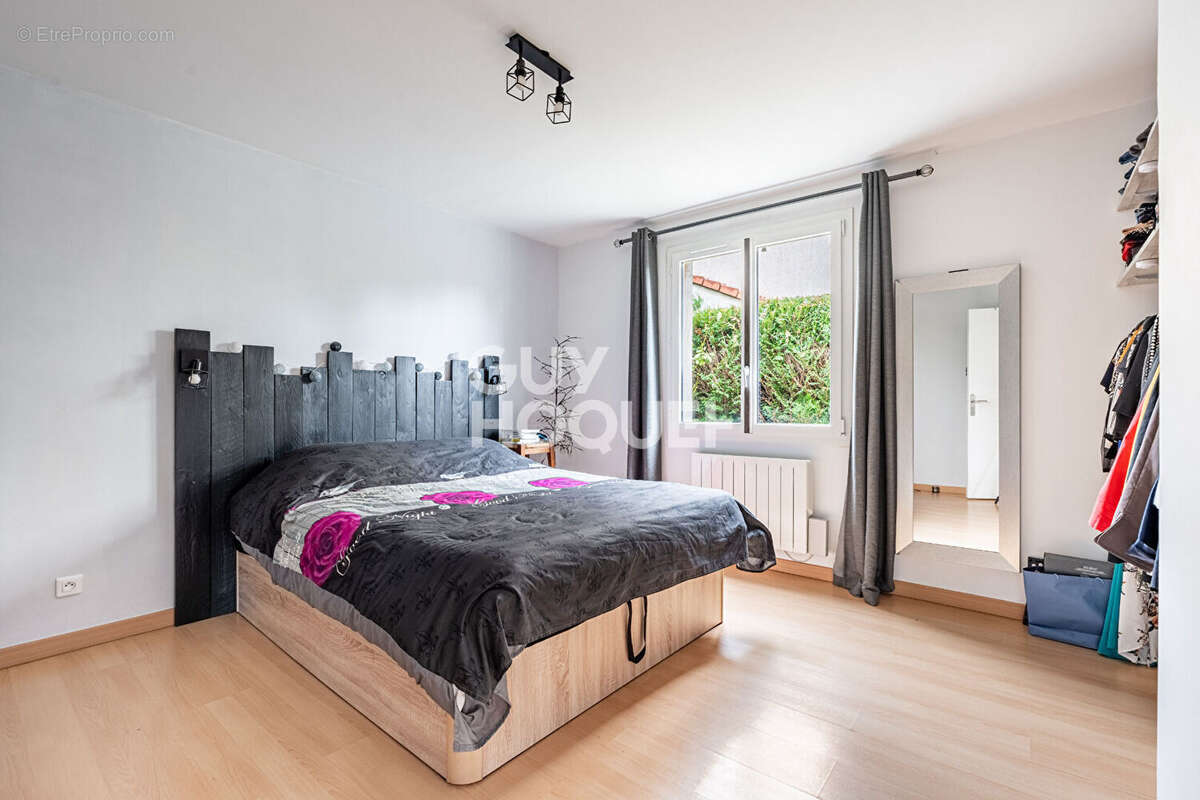 Maison à VOISINS-LE-BRETONNEUX