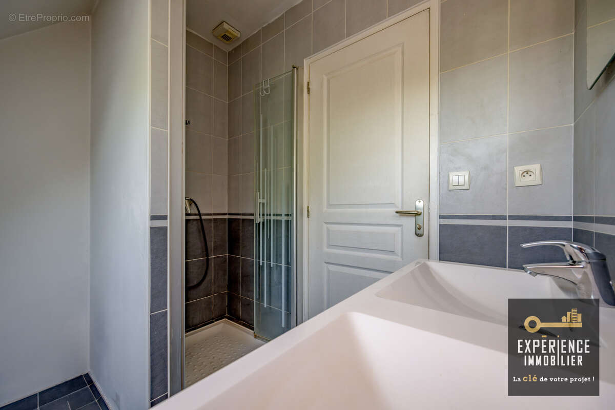 Maison familiale lumineuse avec 5 chambres et jardin - photo 15