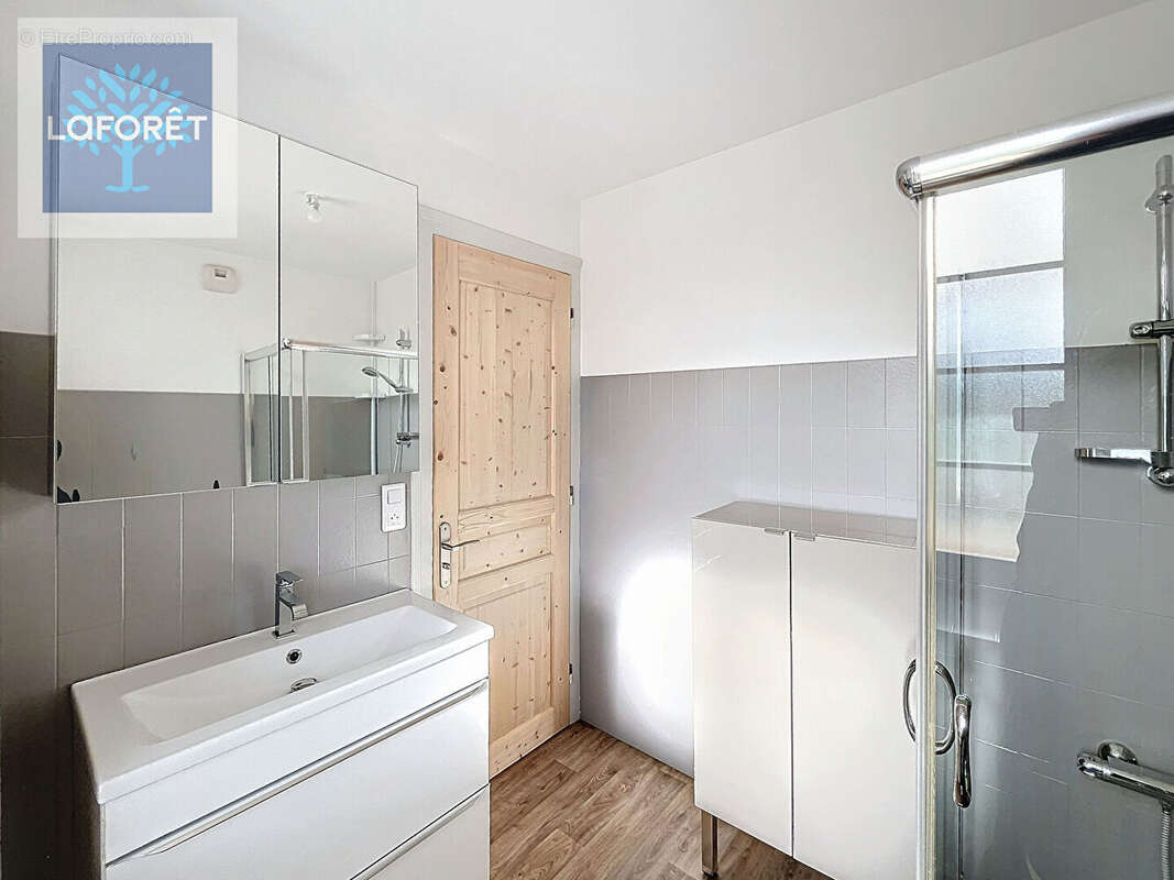 Maison à SAINT-GERMAIN-DE-LUSIGNAN