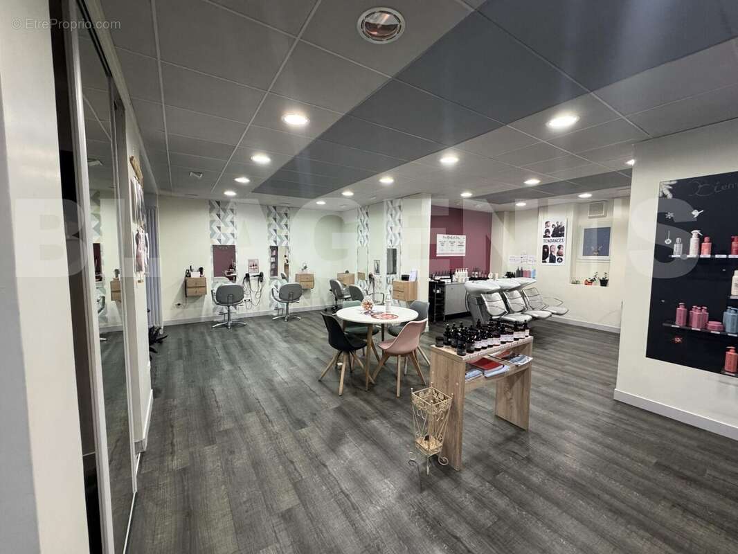 IMG_2540 - Commerce à TORCY