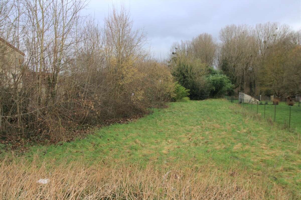 Terrain à VAYRES-SUR-ESSONNE