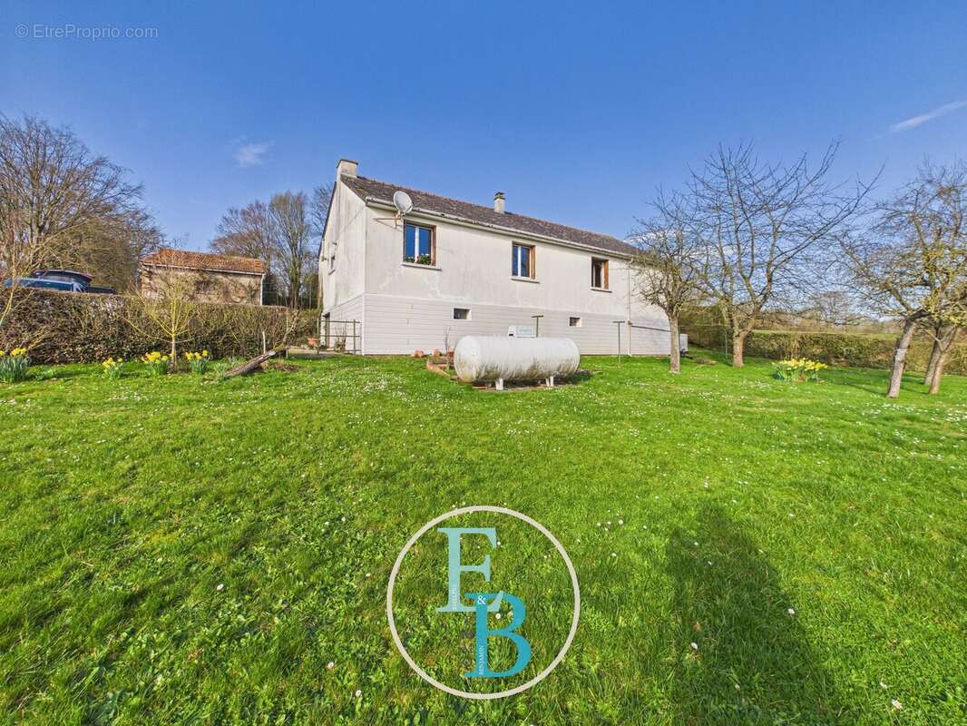 Maison à BRETTEVILLE-SUR-LAIZE