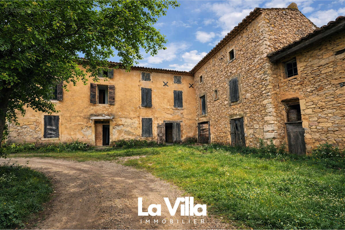 Maison à LAUDUN-L'ARDOISE