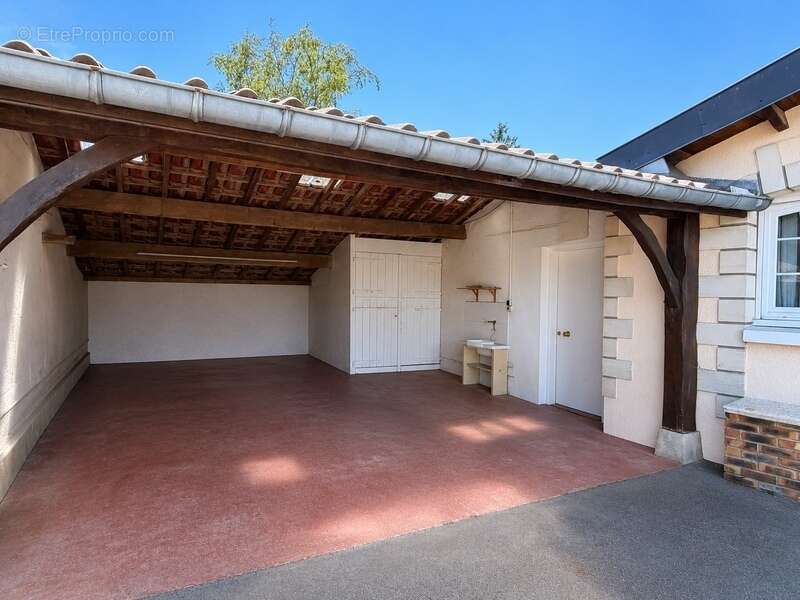 Villa avec piscine dépendances habitables et parc arboré - photo 16