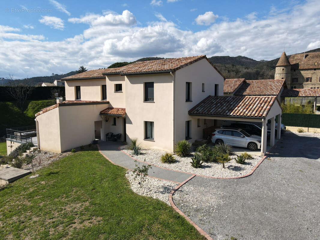 Maison à SAINT-LAURENT-DU-PAPE