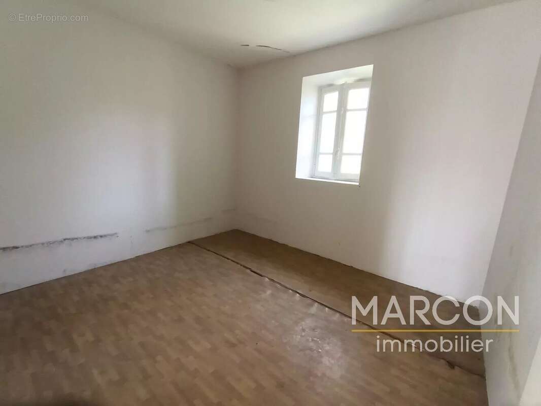 Maison à LAVAVEIX-LES-MINES