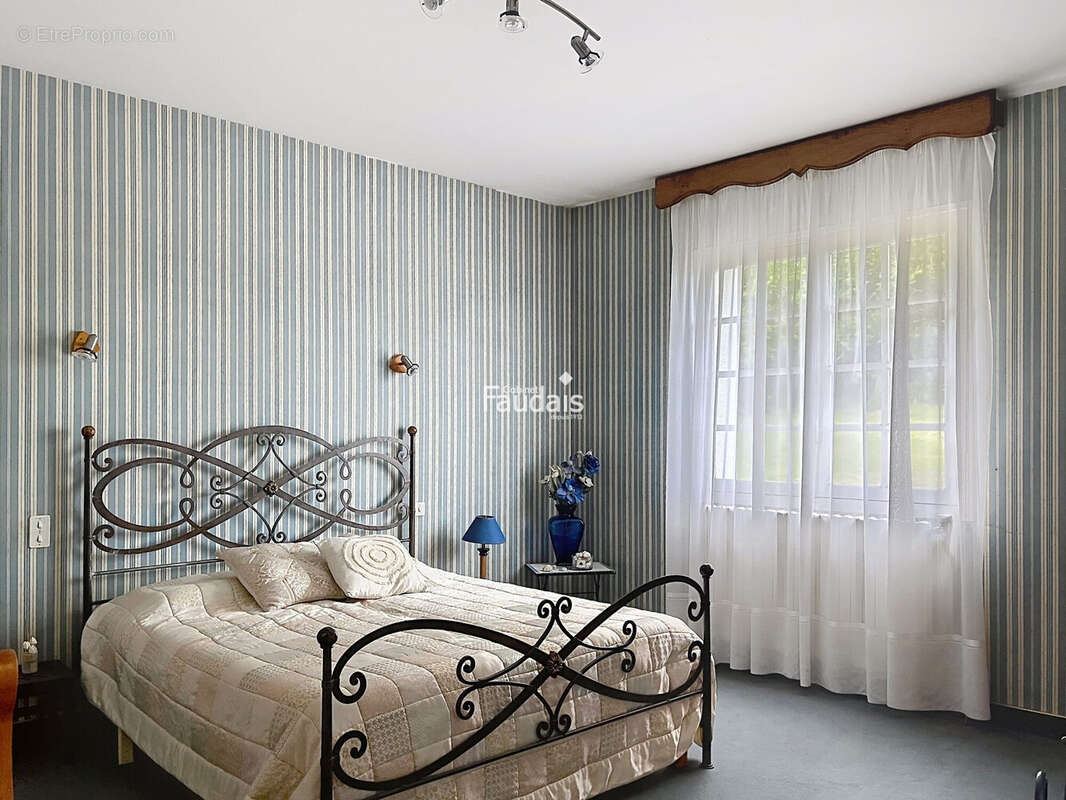 Maison 360 m² à Coutances  - photo 7