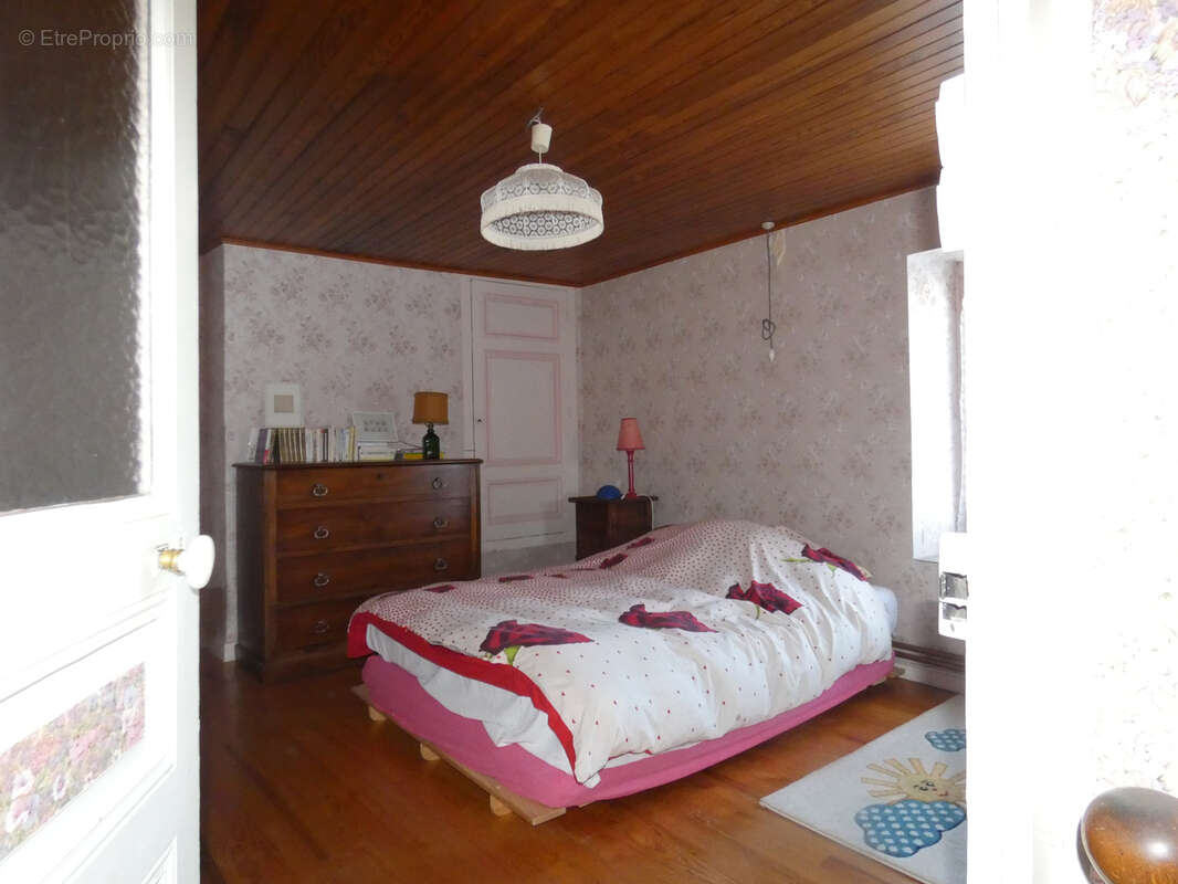 À Aranc, grande maison à vendre avec AGENCE IMMOBILIÈRE COLIN - photo 8