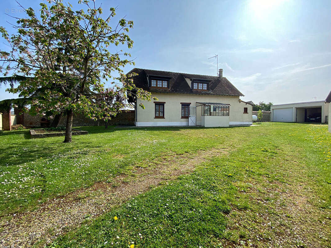 Maison à DAMVILLE
