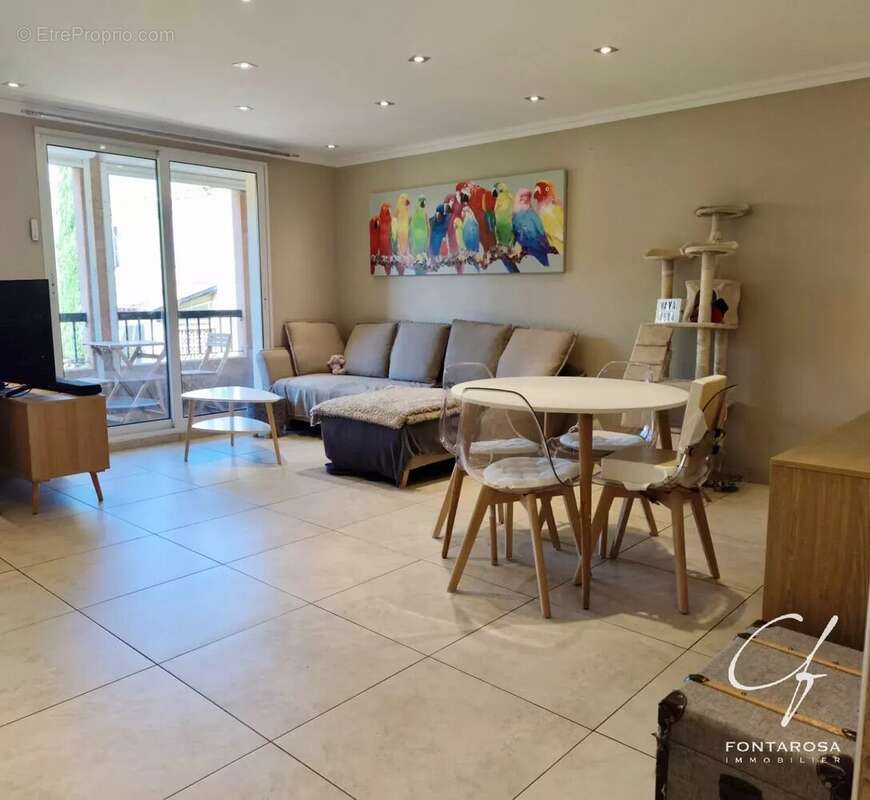 Appartement à ROQUEBRUNE-SUR-ARGENS