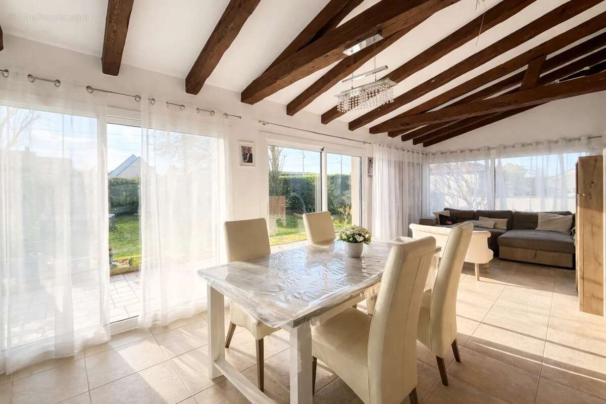 Maison à SAINT-MAURICE-MONTCOURONNE