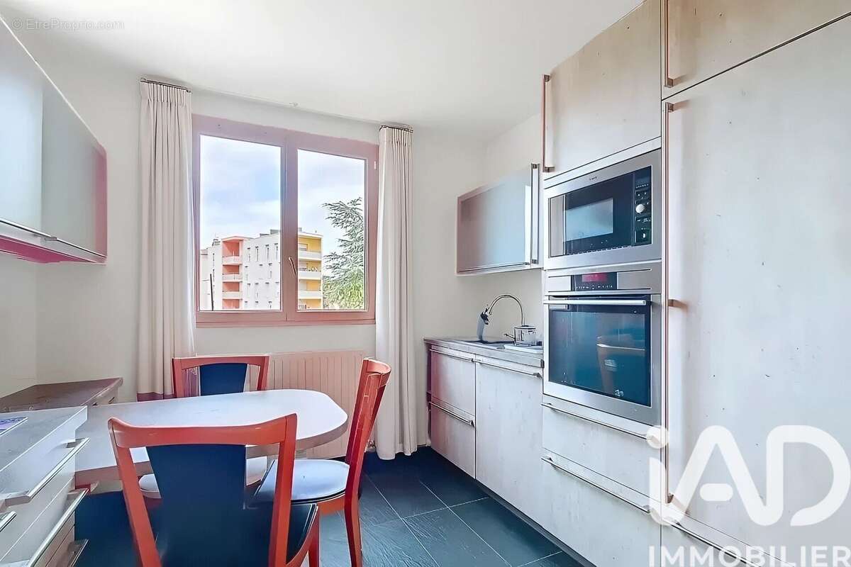 Photo 8 - Appartement à OULLINS