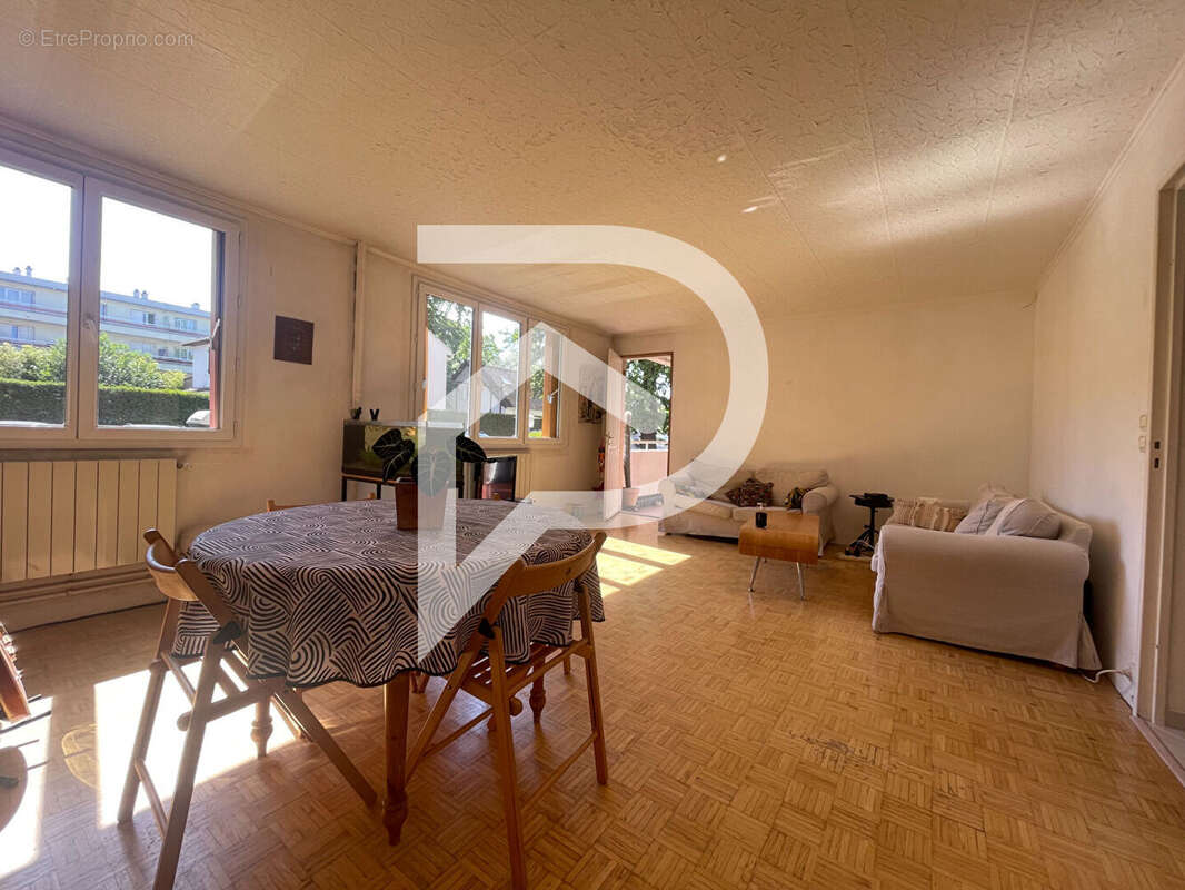 Appartement à LIMEIL-BREVANNES