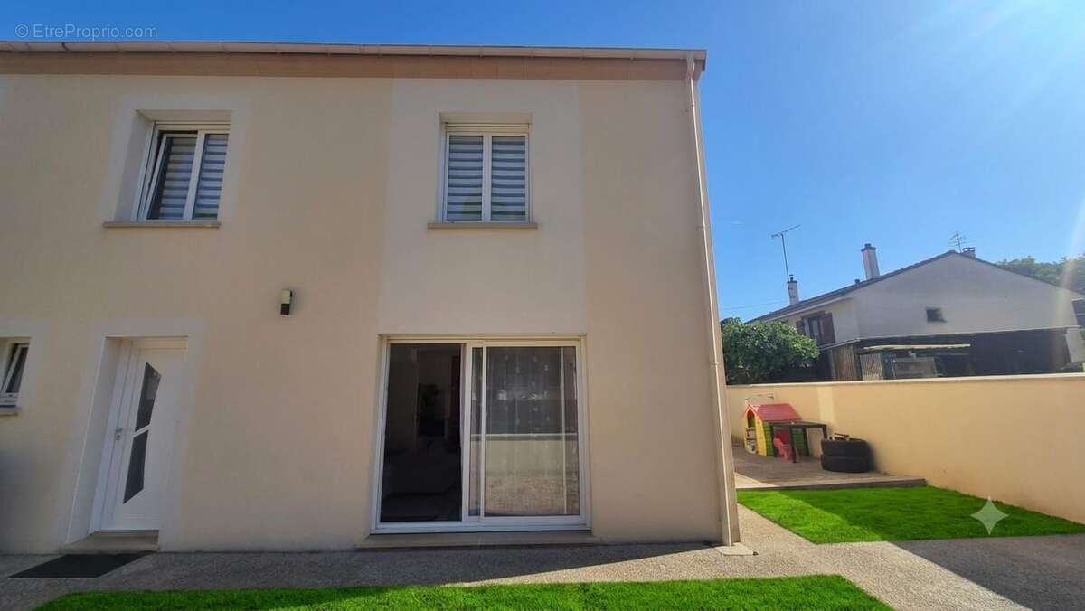 Maison à MORIGNY-CHAMPIGNY