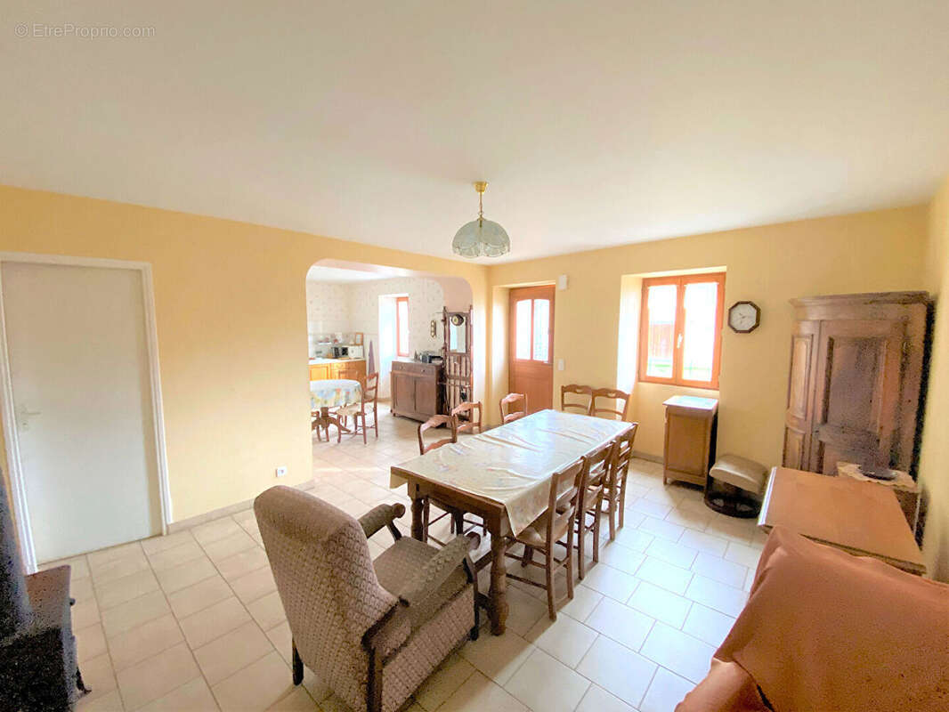 Maison à CHINDRIEUX