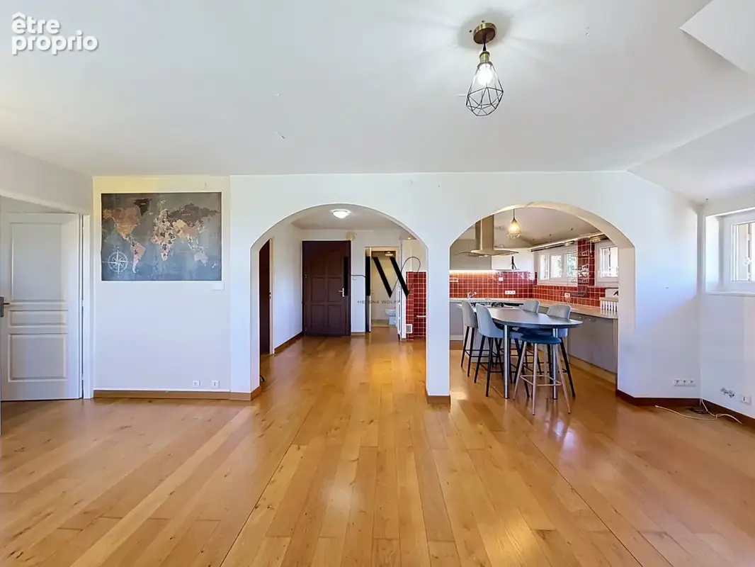 Appartement à COLLONGES-SOUS-SALEVE