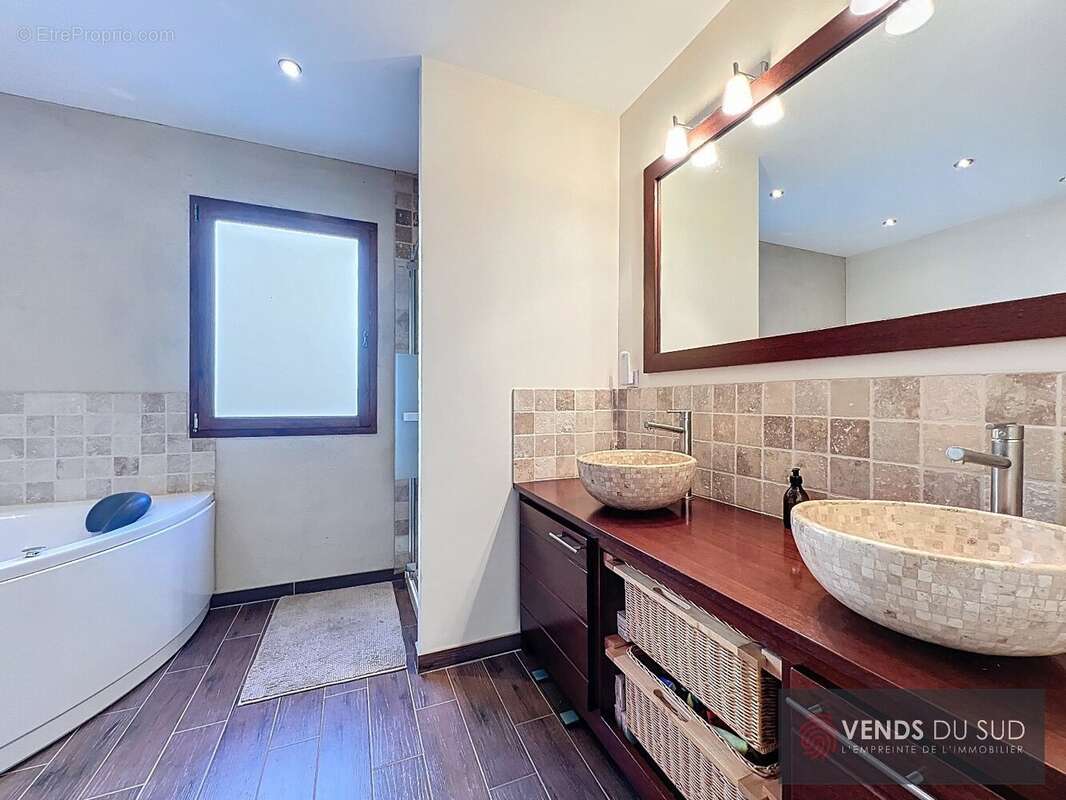 Maison à COLOMBIERES-SUR-ORB