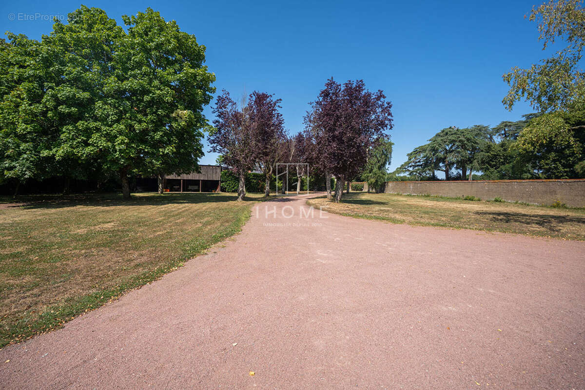 Maison à MONTREUIL-SUR-MAINE