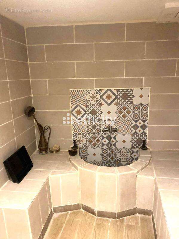 Commerce à MARSEILLE-6E