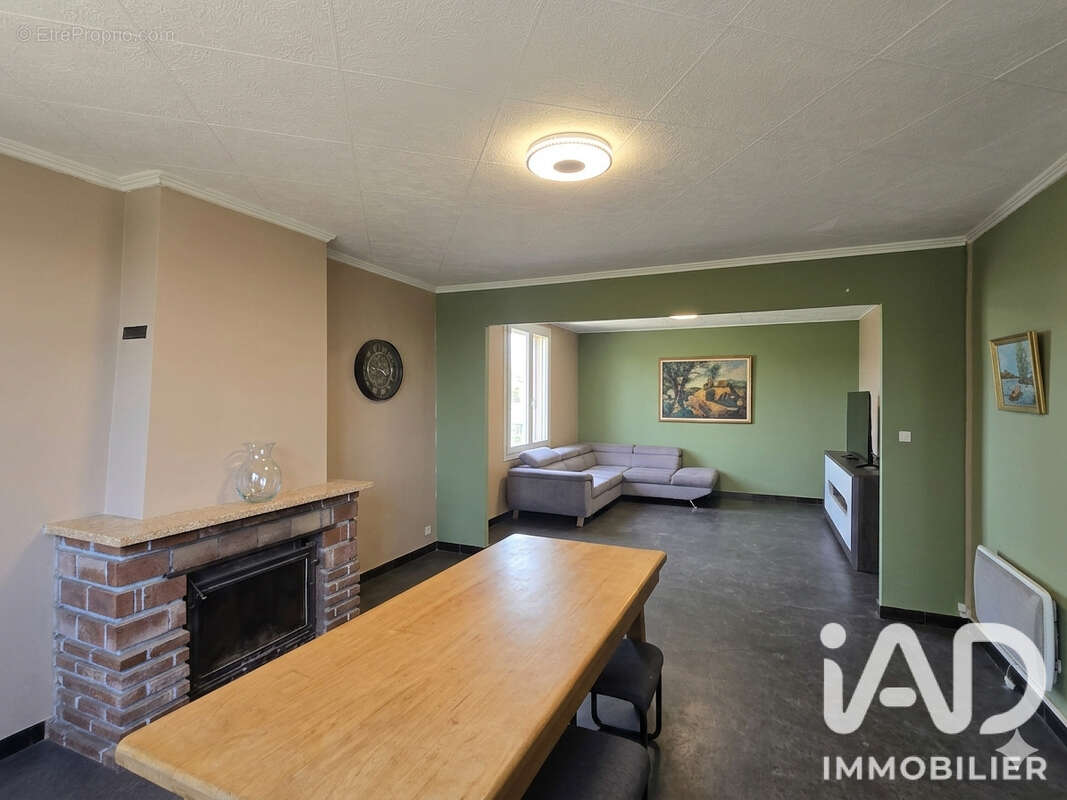 Maison 186 m² à Vitrolles  - photo 2